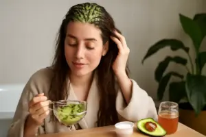 Impacchi naturali anti-crespo: come agiscono e quando conviene usarli